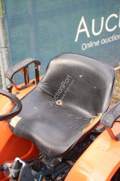 Сільськогосподарський трактор Kubota B1500DT