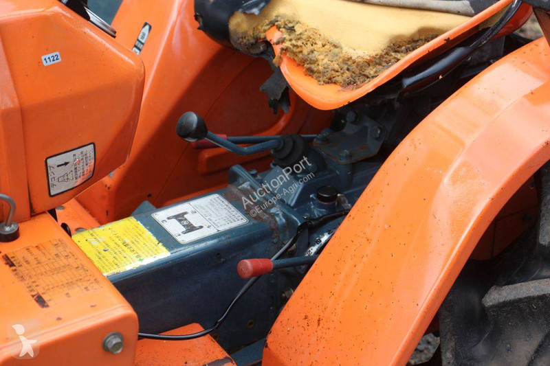 Сільськогосподарський трактор Kubota B1400DT