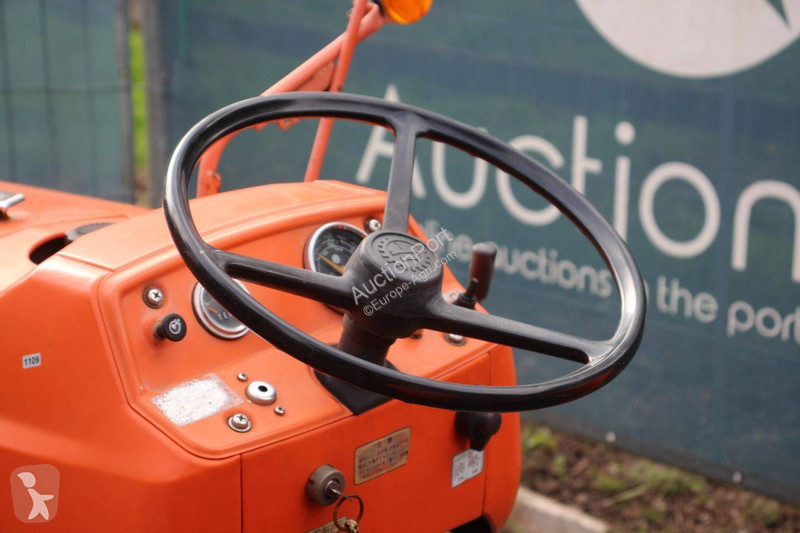 Сільськогосподарський трактор Kubota L2601