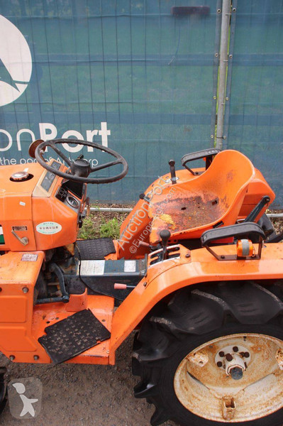 Сільськогосподарський трактор Kubota B1502DT