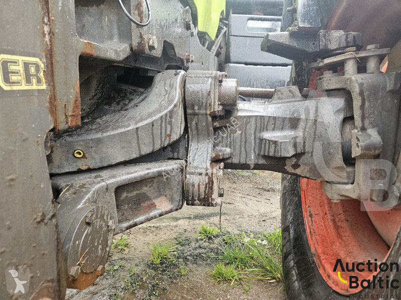 Claas Axion 830 tractor