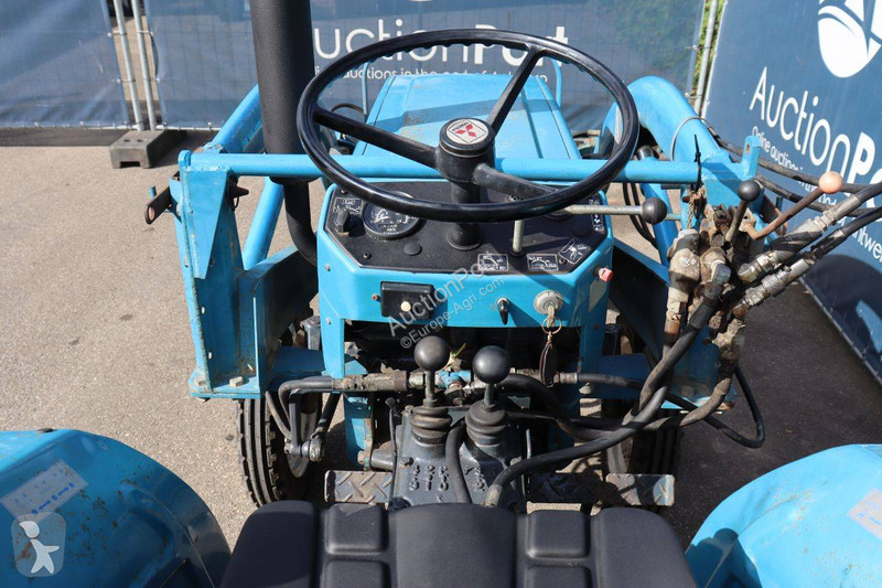 Tractor agrícola Mitsubishi D2000