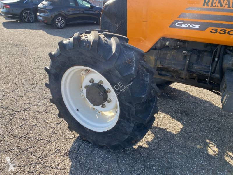 Tractor Renault 330  endommagé