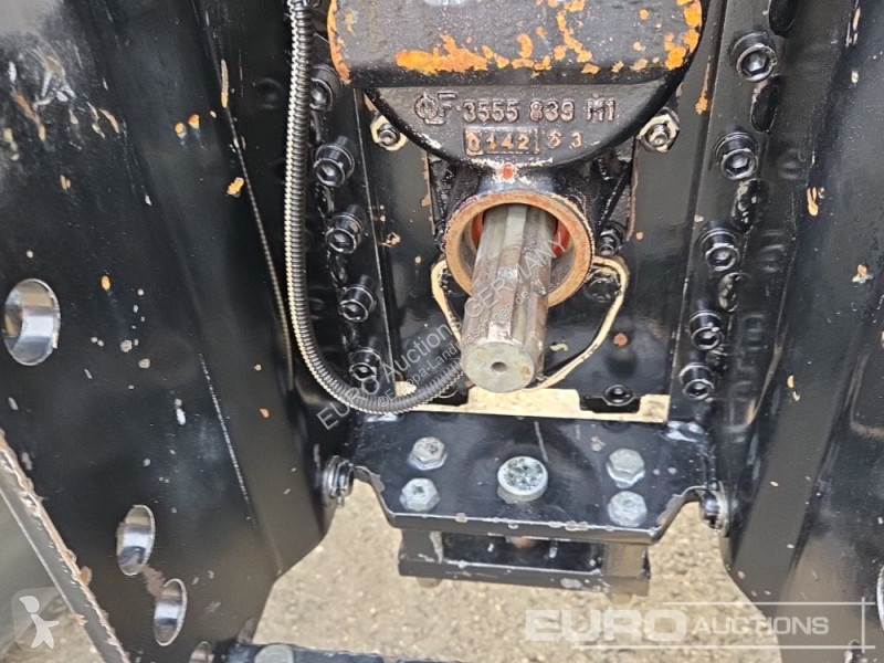 Zemědělský traktor Massey Ferguson 2210