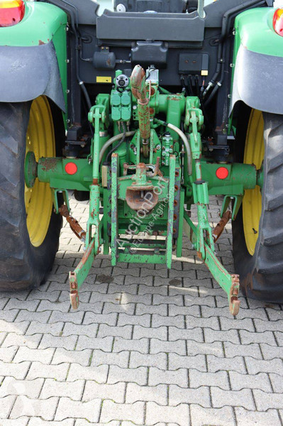 Zemědělský traktor John Deere 6320