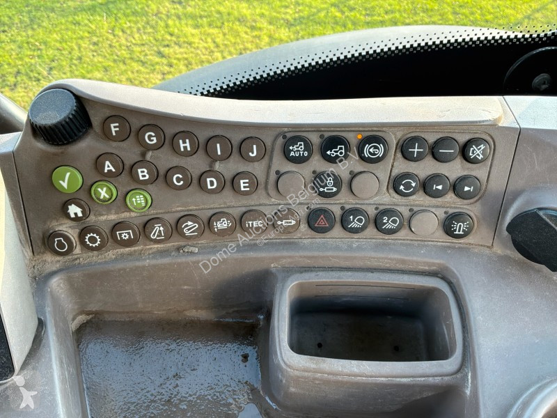 Zemědělský traktor John Deere 6210R