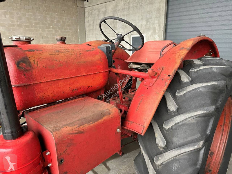 Tractor Volvo 470