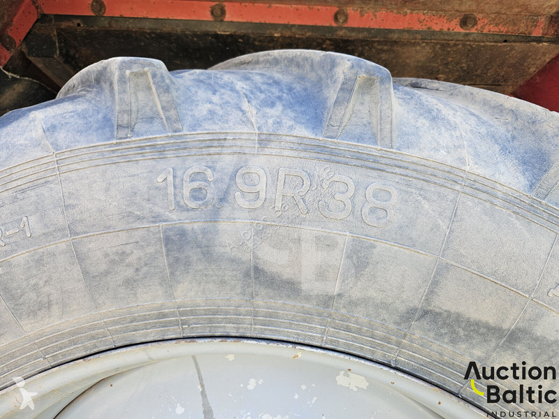 Lantbrukstraktor Belarus MTZ 1025
