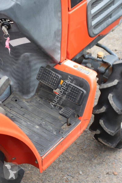 Сільськогосподарський трактор Kubota GB15