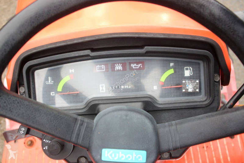 Сільськогосподарський трактор Kubota B52