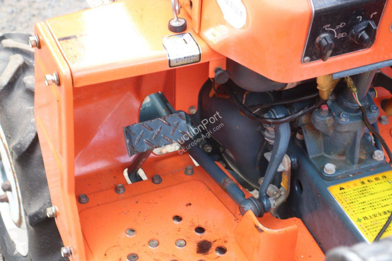 Сільськогосподарський трактор Kubota B1500DT