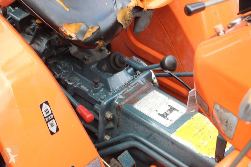Сільськогосподарський трактор Kubota B1400DT