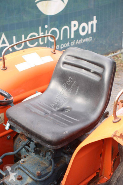 Сільськогосподарський трактор Kubota L2601