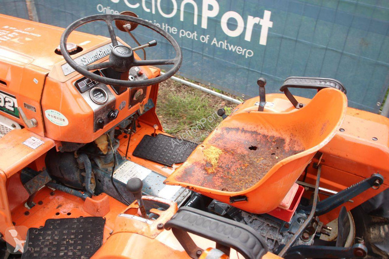Сільськогосподарський трактор Kubota B1502DT