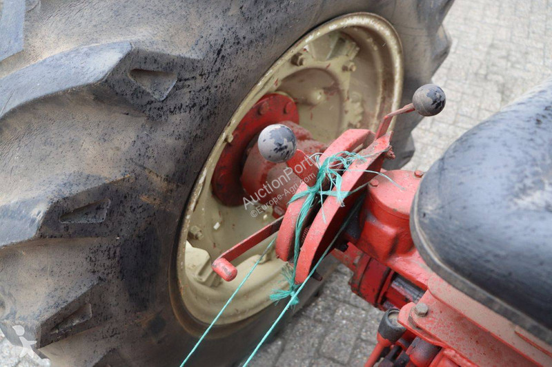Tractor agrícola International 523