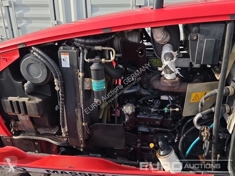 Zemědělský traktor Massey Ferguson 2210