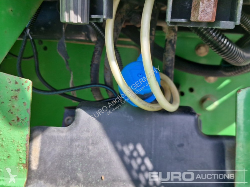 Zemědělský traktor John Deere 6330