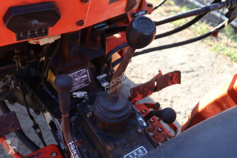 Zemědělský traktor Hinomoto E264