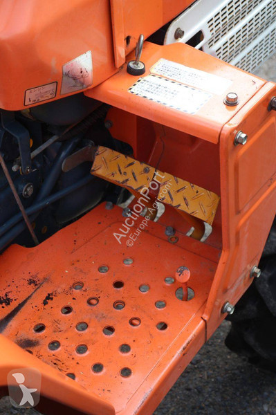 Сільськогосподарський трактор Kubota B1500DT