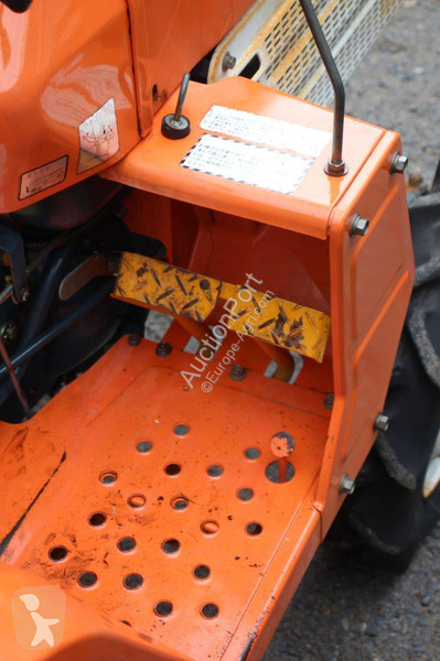 Сільськогосподарський трактор Kubota B1400DT