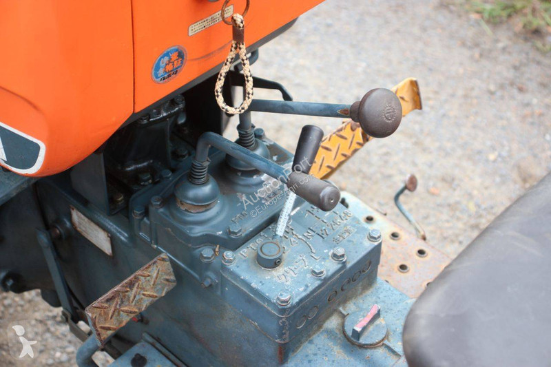 Сільськогосподарський трактор Kubota L2601