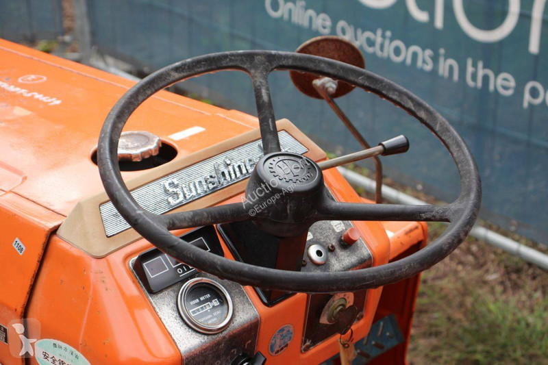 Сільськогосподарський трактор Kubota B1502DT
