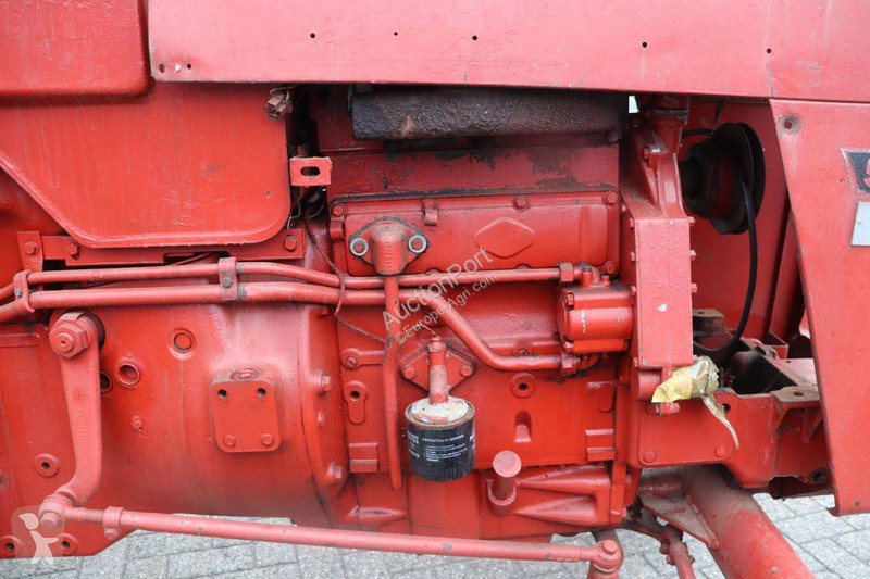 Tractor agrícola International 523
