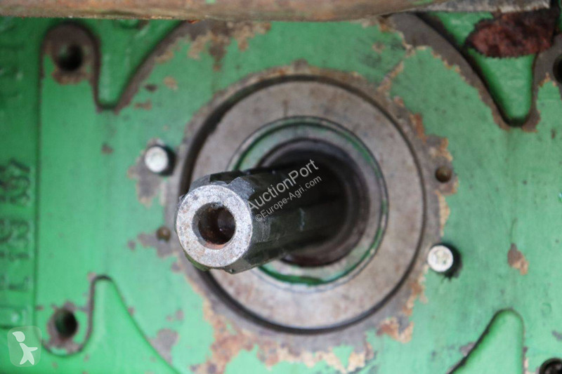 Zemědělský traktor John Deere 6320