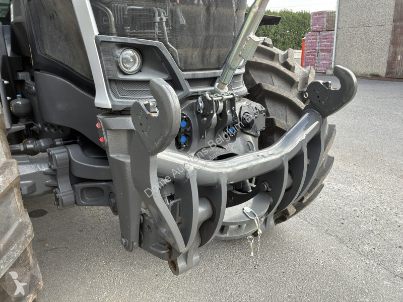 Zemědělský traktor Massey Ferguson 9S.425...