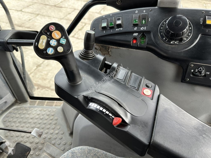 Tracteur agricole New Holland TVT 195 Dutch...