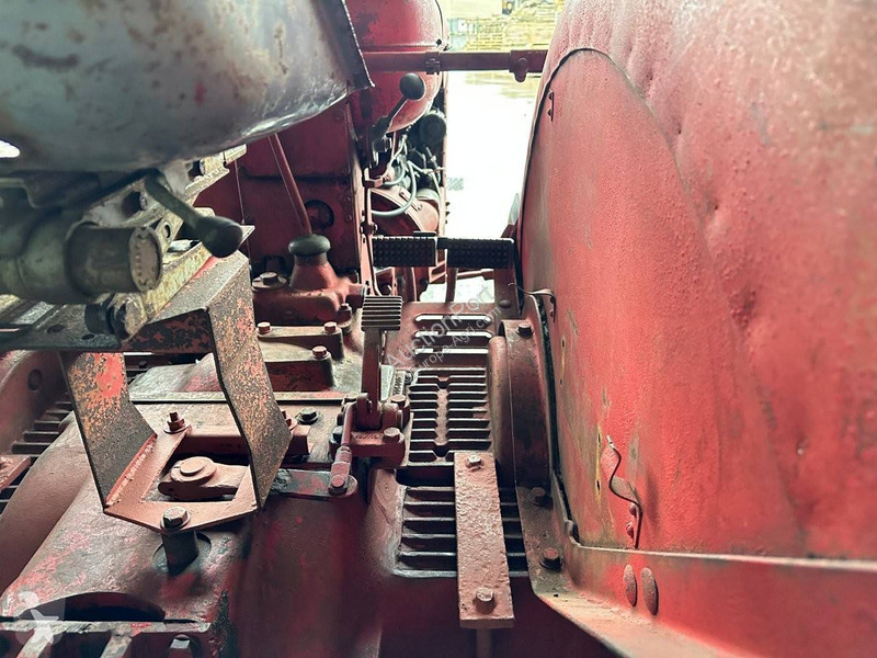 Tractor Volvo 470
