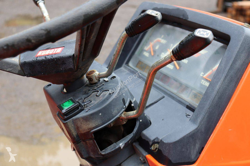 جرار زراعي Kubota Sunshine L1-215