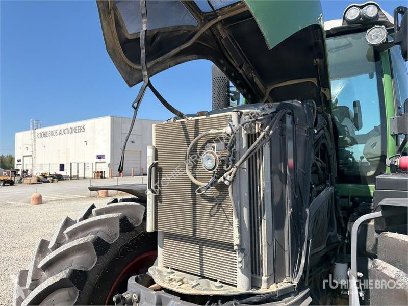 Сільськогосподарський трактор Fendt 828 Vario
