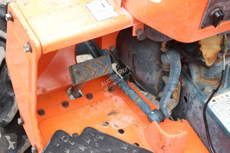 Сільськогосподарський трактор Kubota B1502DT