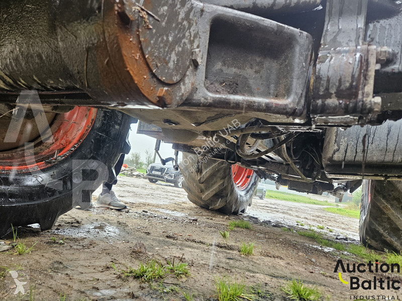 Claas Axion 830 tractor