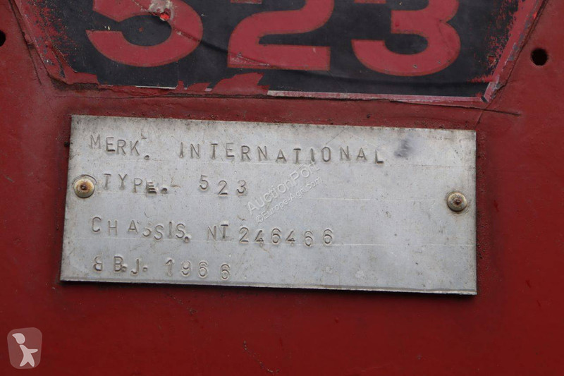 Tractor agrícola International 523