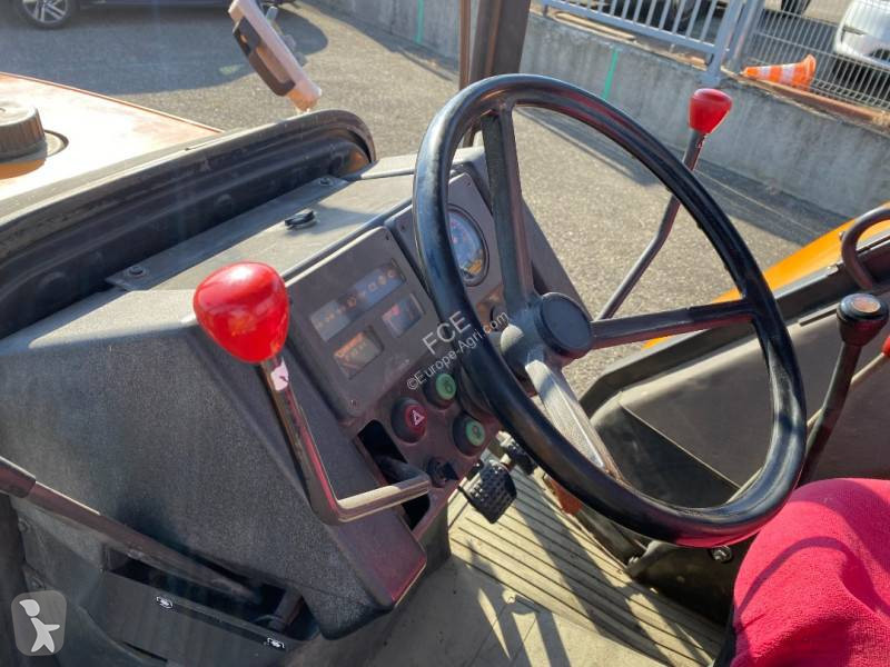 Tractor Renault 330  endommagé