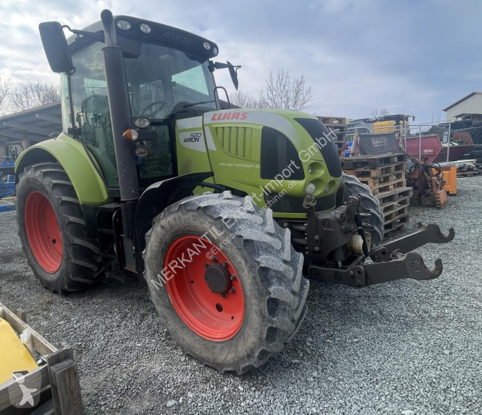 Tractor agrícola Claas Arion 520