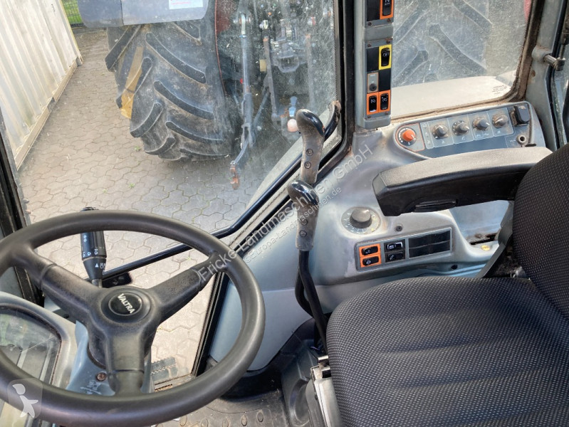 Lantbrukstraktor Valtra Hi Tech