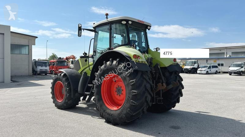 Tractor agrícola Claas AXION 810