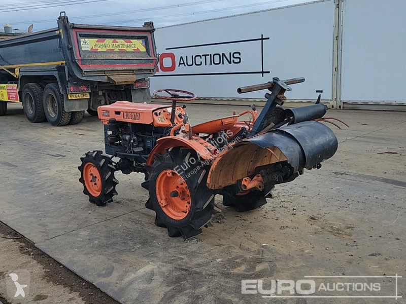 جرار زراعي  B6000