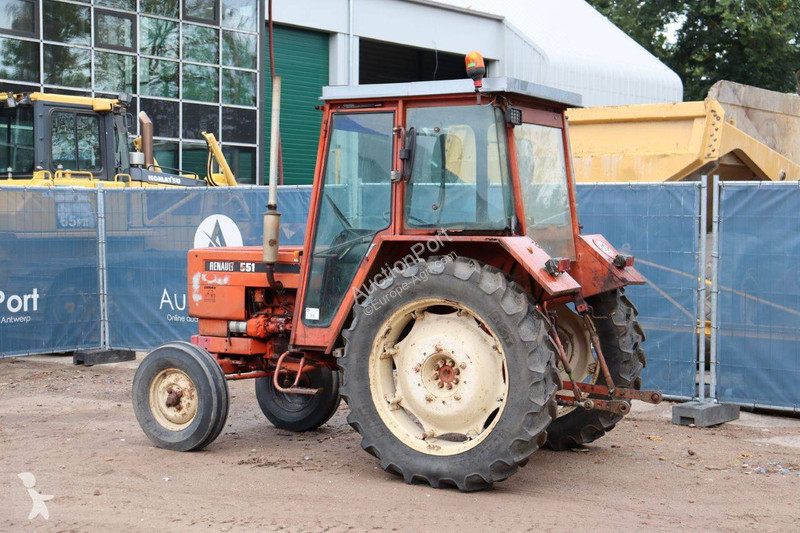 Tractor Renault 51