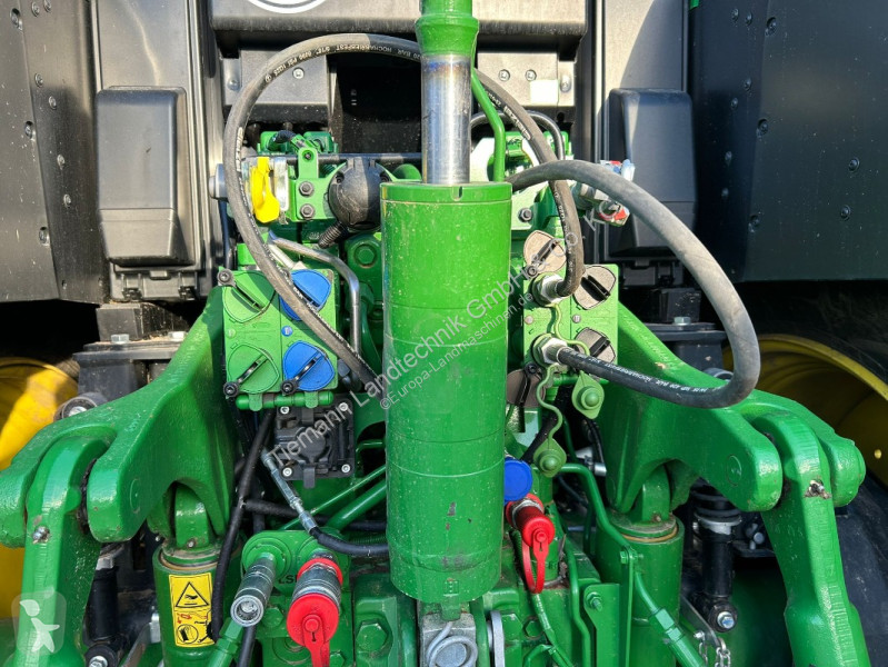 Zemědělský traktor John Deere 6M 250...