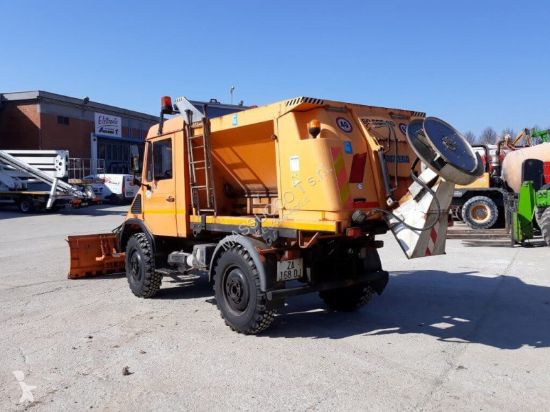 Lantbrukstraktor Mercedes Unimog - U90