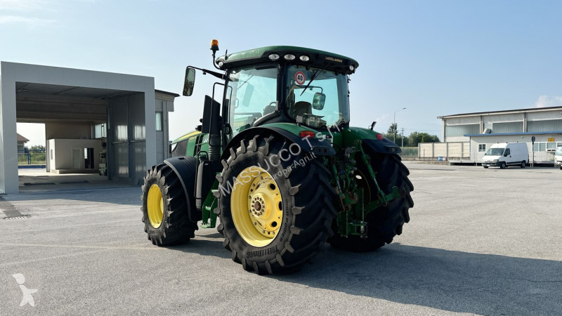 Lantbrukstraktor John Deere 7230R