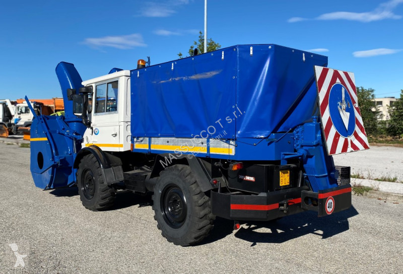 Lantbrukstraktor Mercedes UNIMOG