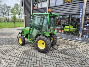 جرار صغير John Deere