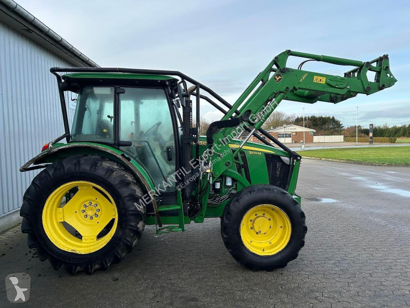 Lantbrukstraktor John Deere 5100M