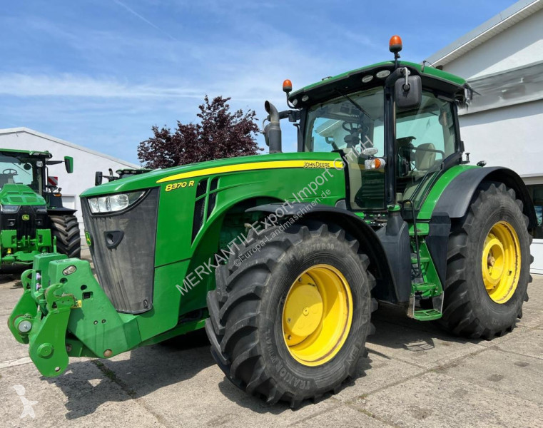Lantbrukstraktor John Deere 8370 R E23
