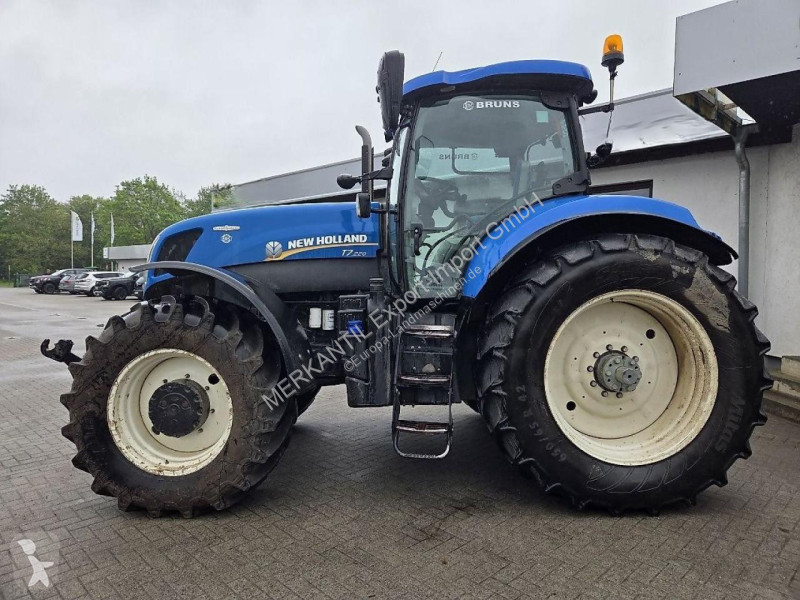 New Holland  T7.220 tractor